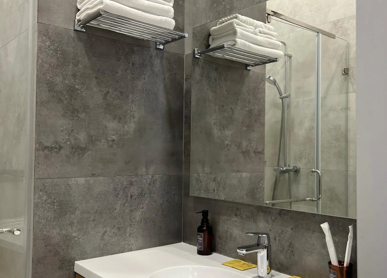 Apartment Ala Aparts - Жк Amir Business Almaty